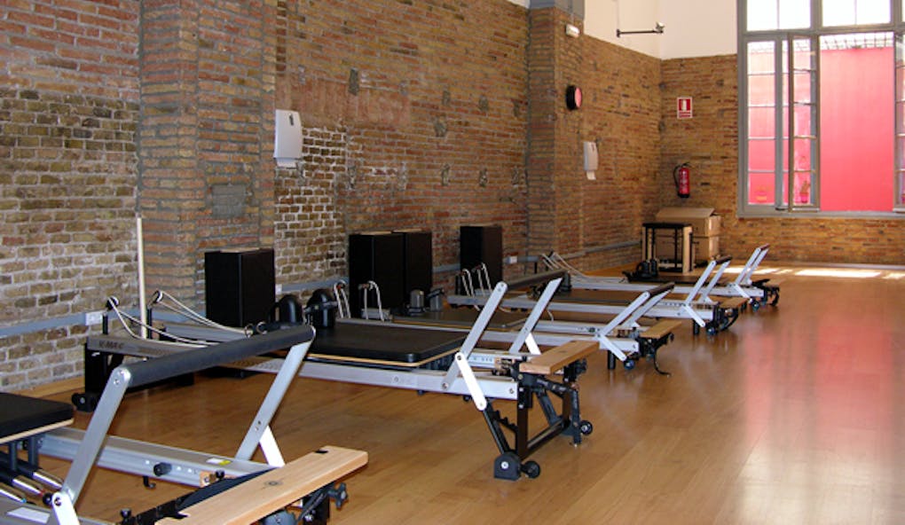 Clases pilates máquinas - dona10 centro de pilates barcelona