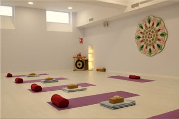 Escuela internacional de yoga